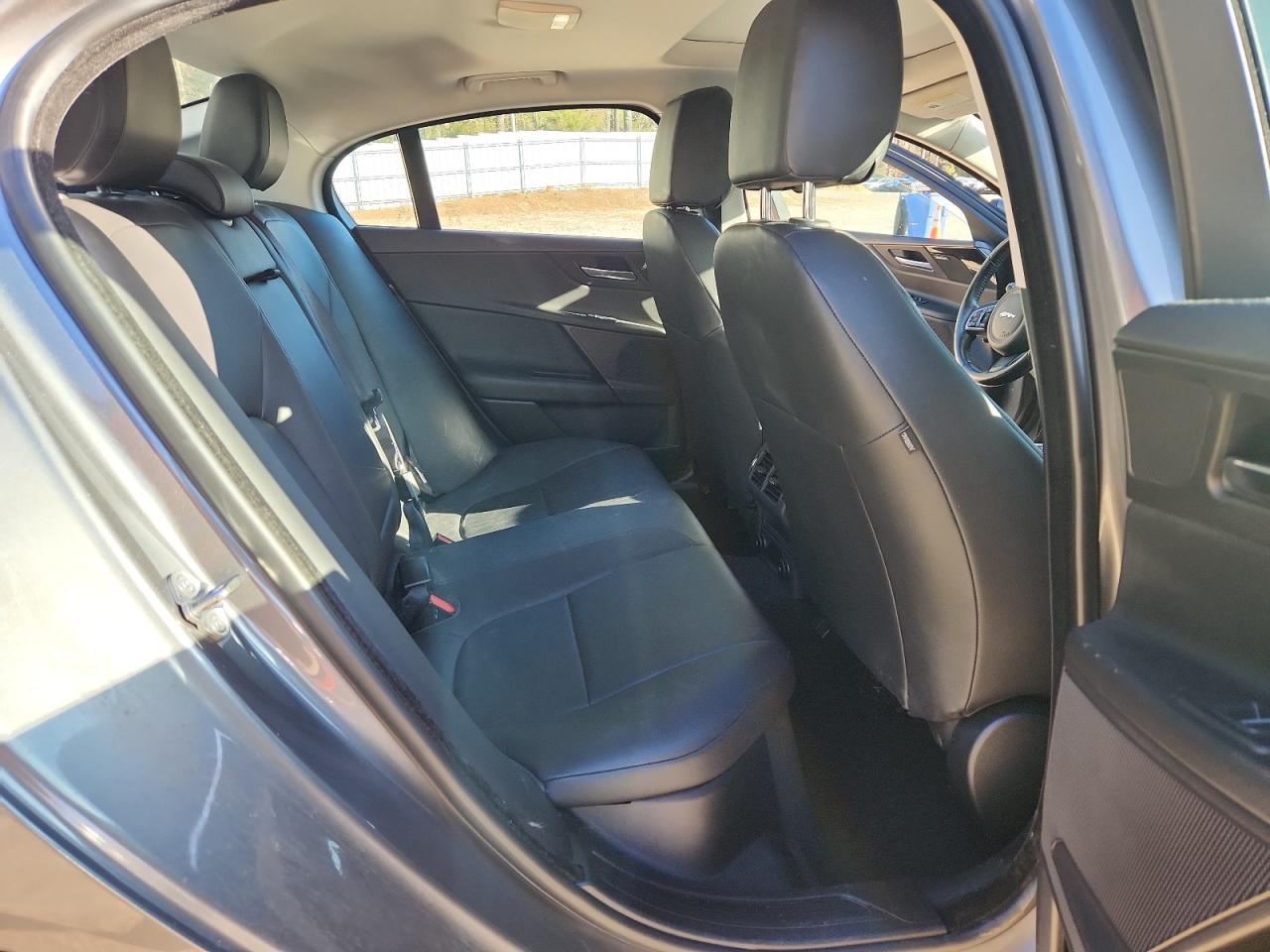 2019 Jaguar Xe Premium VIN: SAJAD4FX4KCP49424 Lot: 92873405