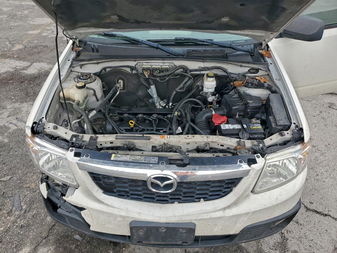 2011 Mazda Tribute I VIN: 4F2CY0C76BKM04927 Lot: 93953985