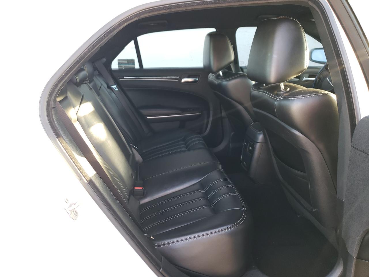 2019 Chrysler 300 S VIN: 2C3CCABG2KH654070 Lot: 91769795