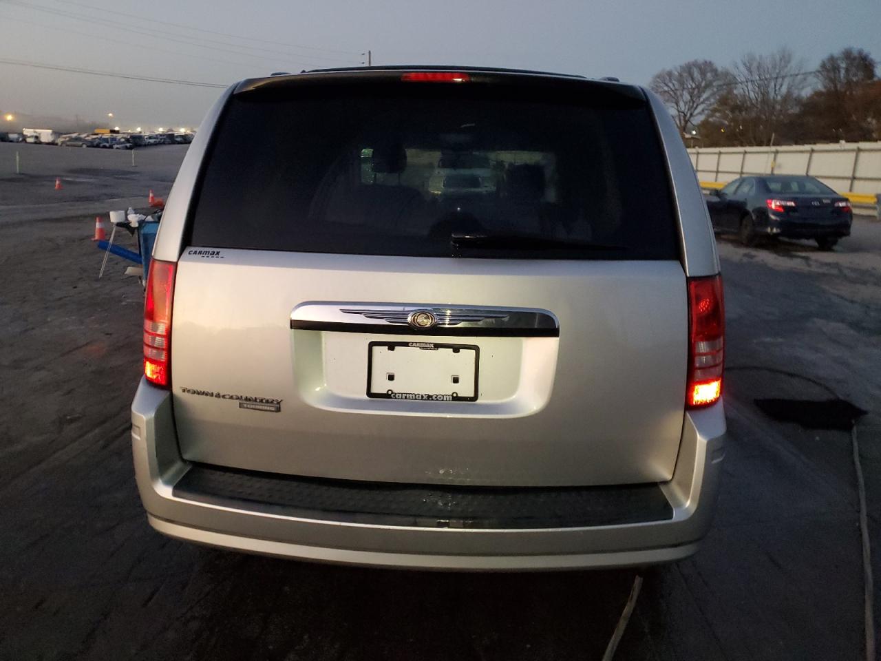 2008 Chrysler Town & Country Touring VIN: 2A8HR54P38R682685 Lot: 92346375