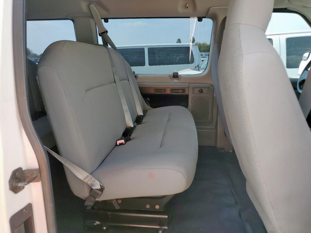 2013 Ford Econoline E350 Super Duty Wagon VIN: 1FBNE3BL3DDB05425 Lot: 92706305