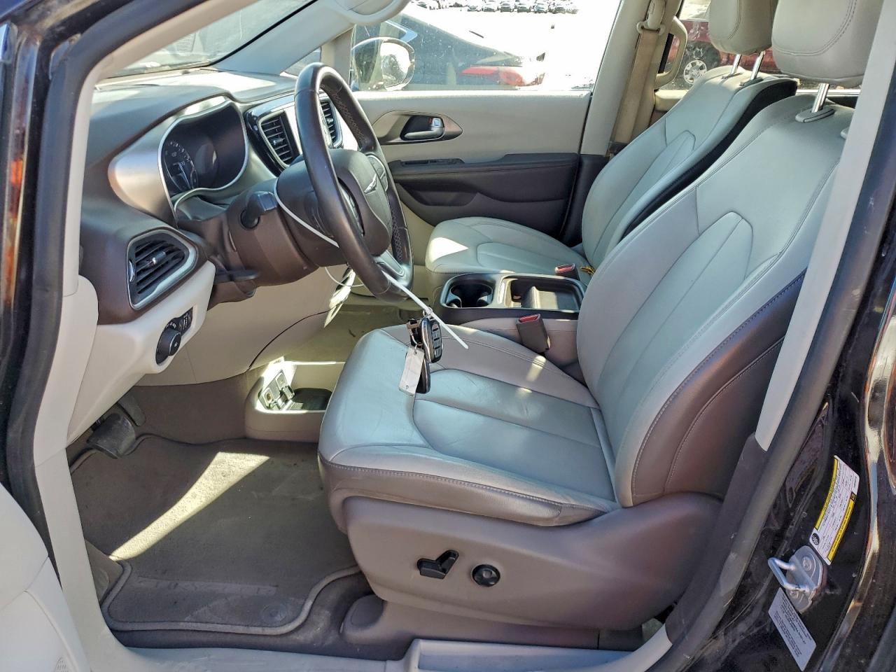 2017 Chrysler Pacifica Touring L VIN: 2C4RC1BG0HR598249 Lot: 93769035