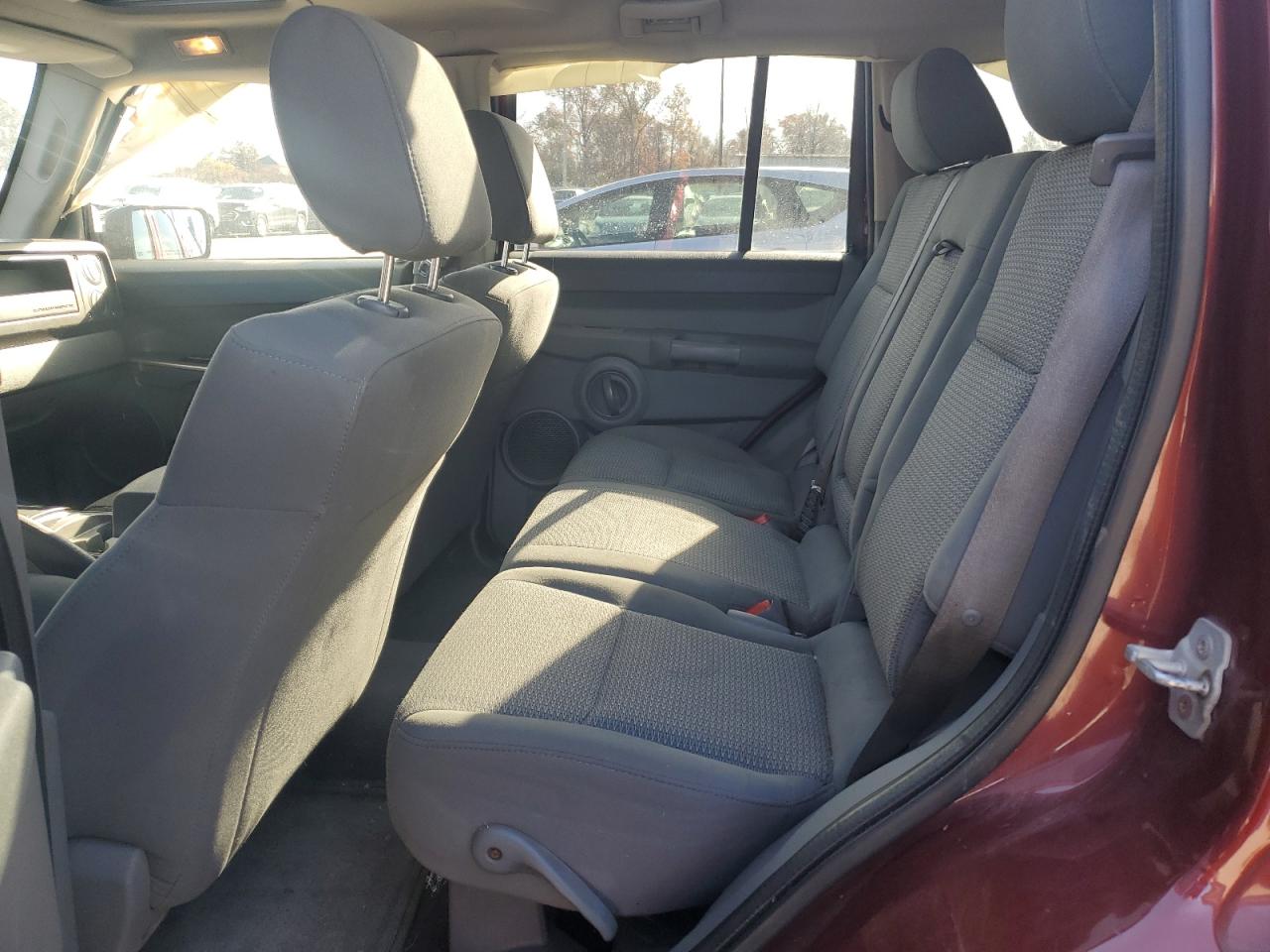 2007 Jeep Commander VIN: 1J8HG48K97C668974 Lot: 92597005