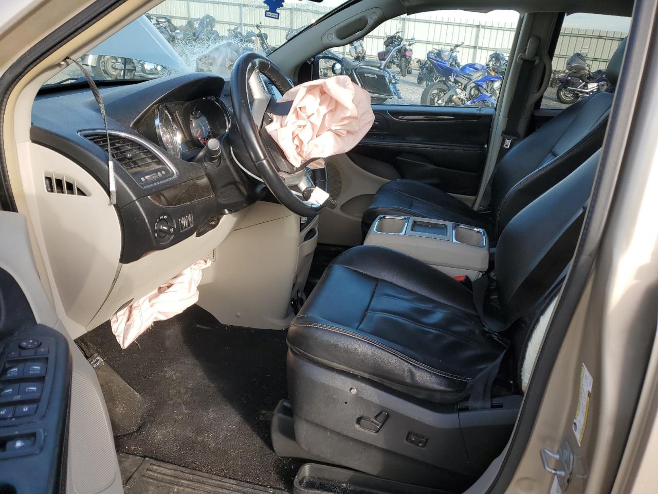 2014 Chrysler Town & Country Touring VIN: 2C4RC1BG1ER256806 Lot: 92252595