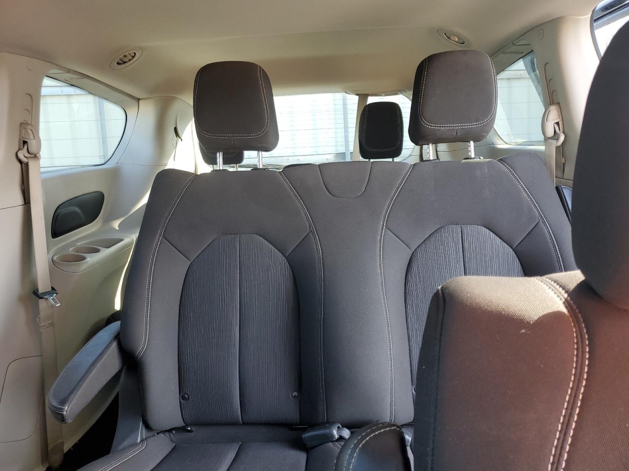 2020 Chrysler Voyager L VIN: 2C4RC1AGXLR235760 Lot: 92608965