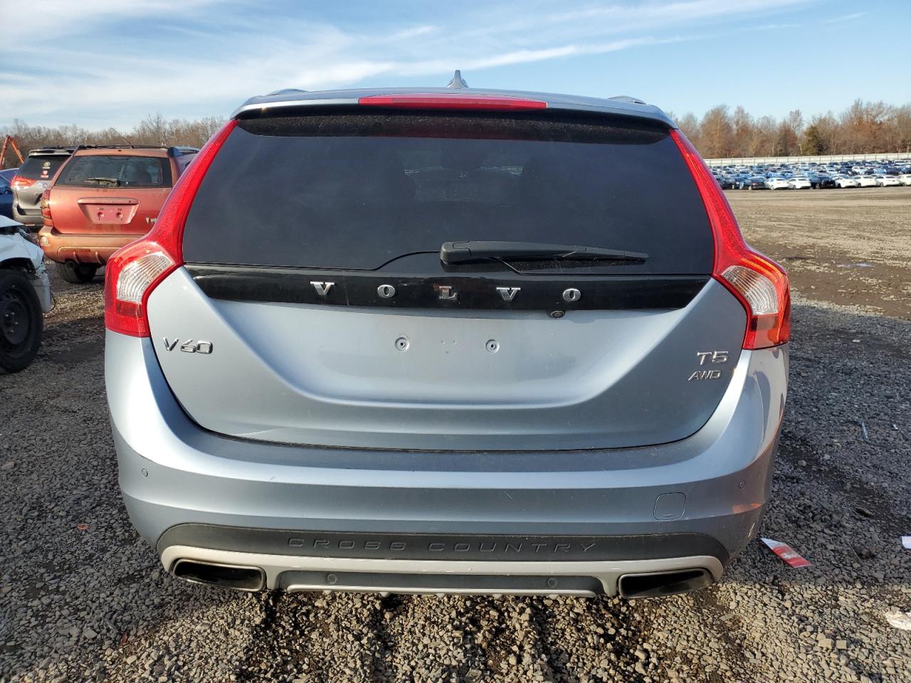 2017 Volvo V60 Cross Country Platinum VIN: YV440MWM2H1031708 Lot: 92941915