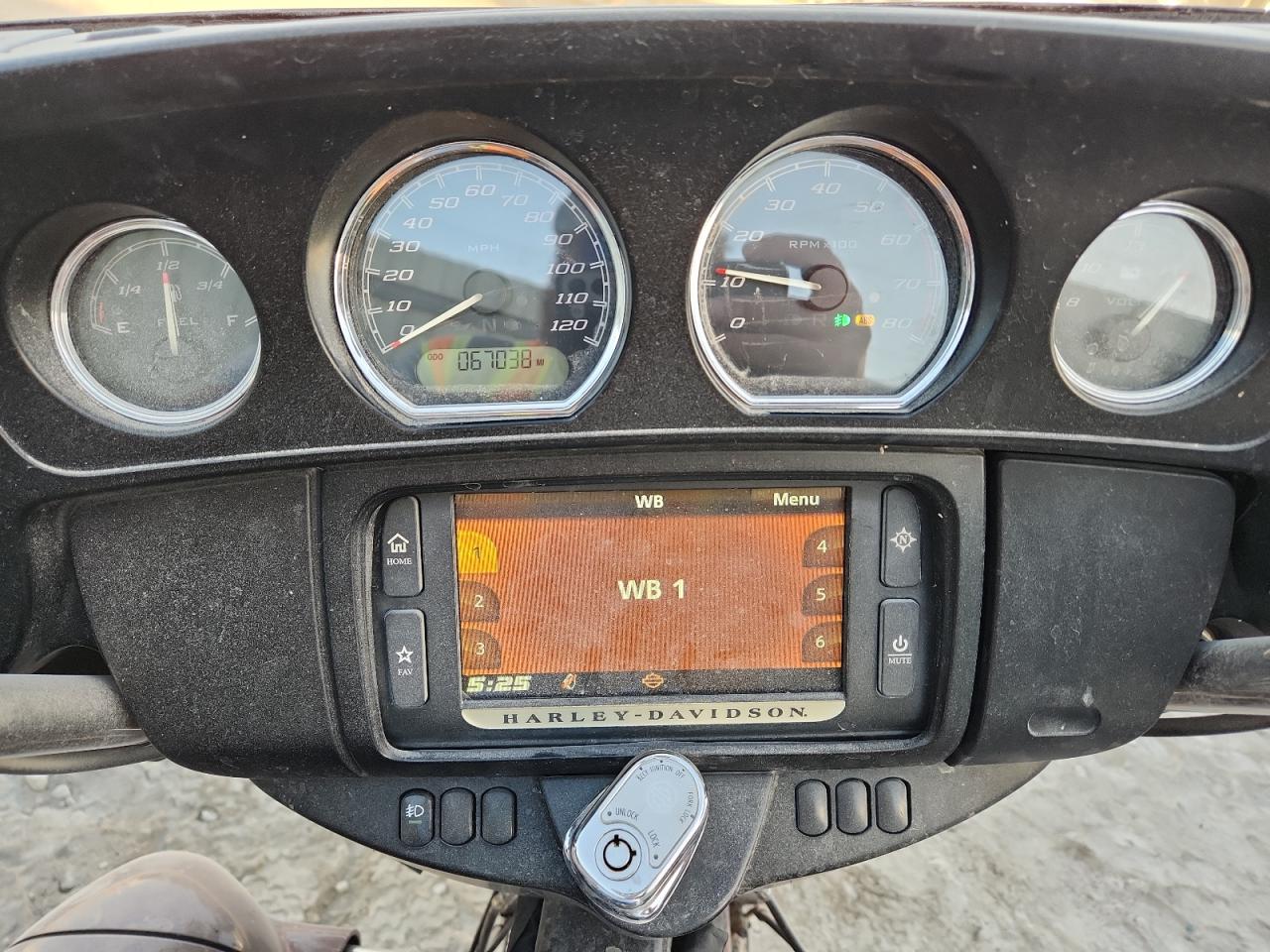 2015 Harley-Davidson Flhtcu Ultra Classic Electra Glide VIN: 1HD1FCM17FB658918 Lot: 92401395