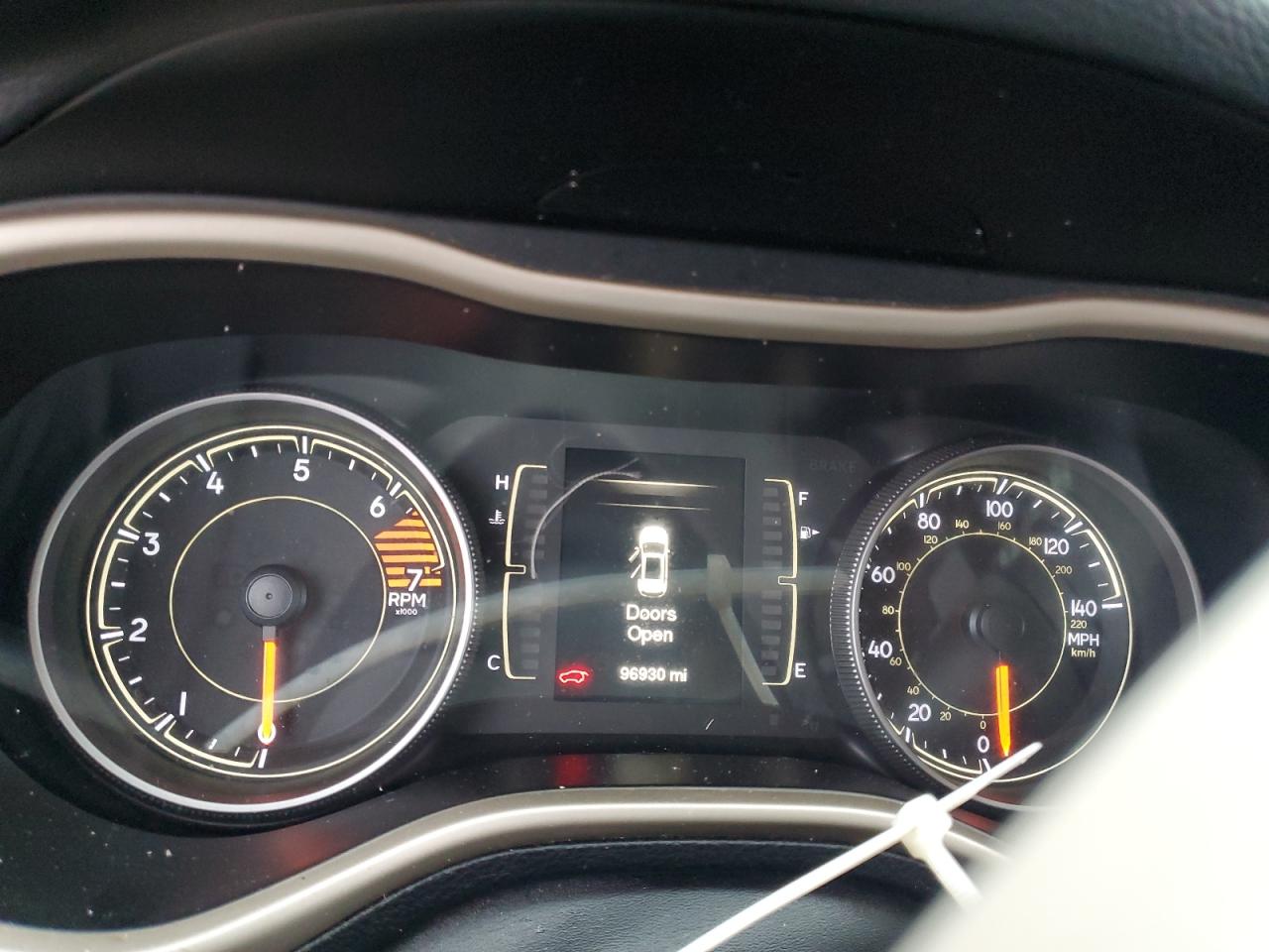 2016 Jeep Cherokee Latitude VIN: 1C4PJLCB1GW113585 Lot: 92103845