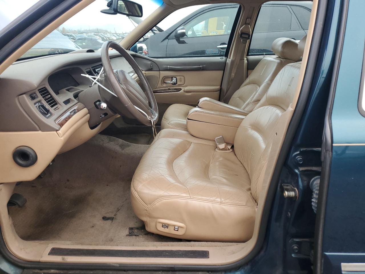 1997 Lincoln Town Car Signature VIN: 1LNLM82W4VY732380 Lot: 91482895