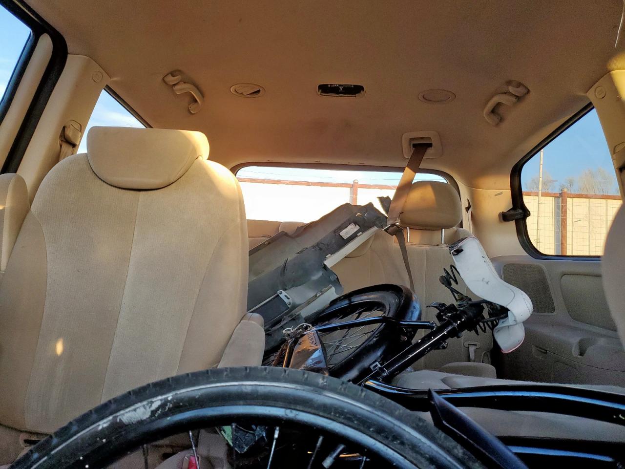 2011 Kia Sedona Lx VIN: KNDMG4C7XB6372281 Lot: 92132935