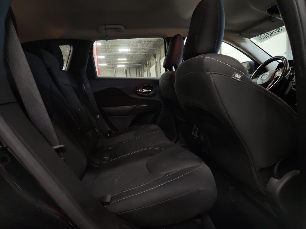 2015 Jeep Cherokee Latitude VIN: 1C4PJMCB0FW734692 Lot: 90143135