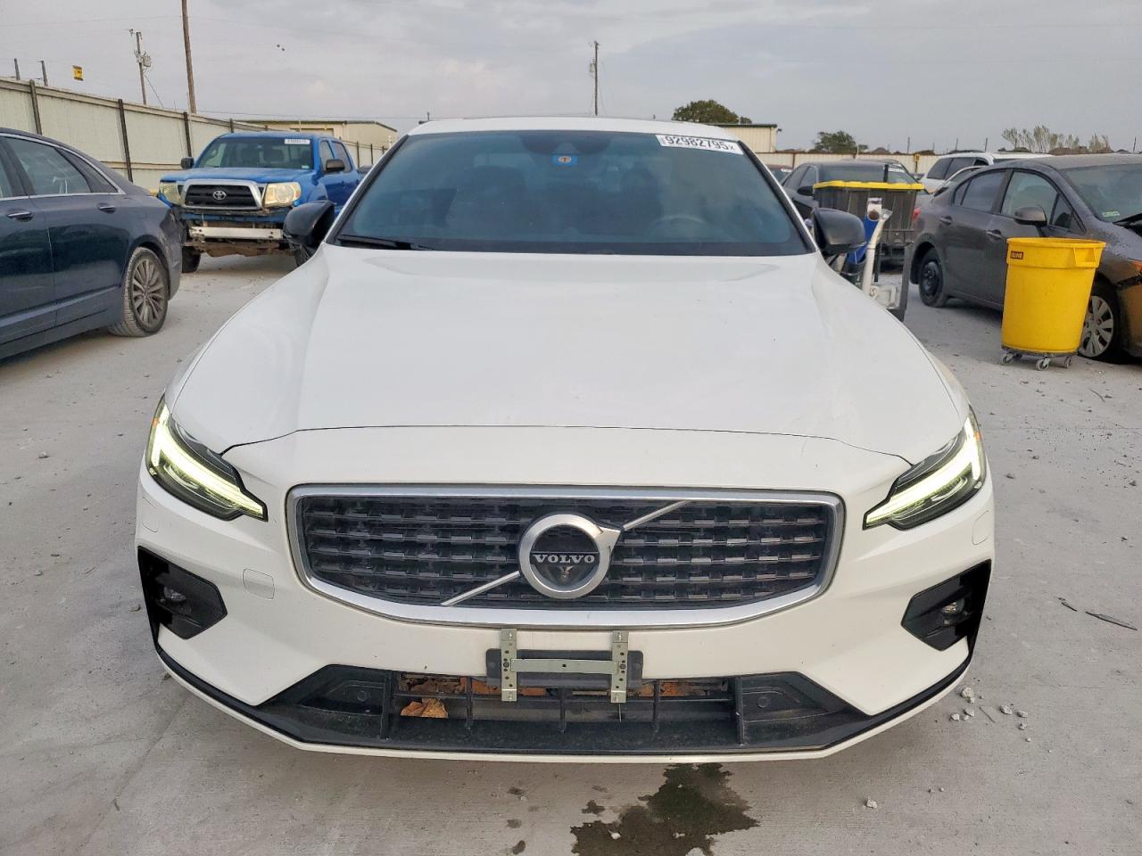 2019 Volvo S60 T6 R-Design VIN: 7JRA22TM9KG011843 Lot: 92982795