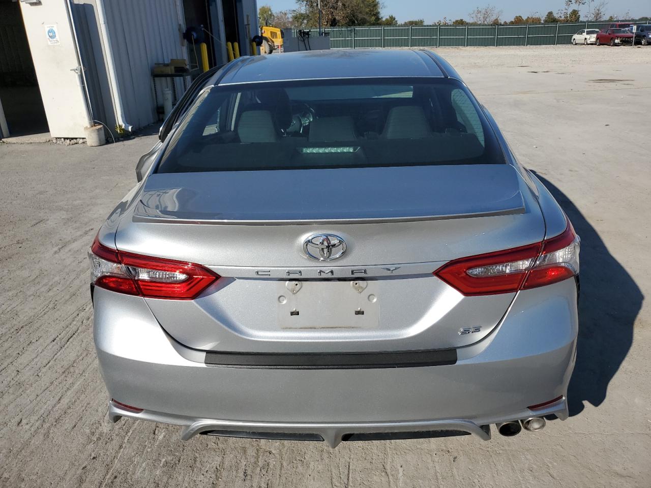 2018 Toyota Camry L VIN: 4T1B11HK9JU552975 Lot: 91491365