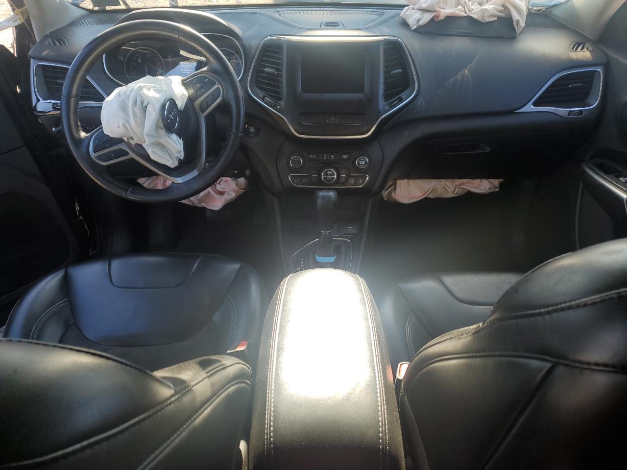 2019 Jeep Cherokee Latitude Plus VIN: 1C4PJLLB8KD164604 Lot: 93503275