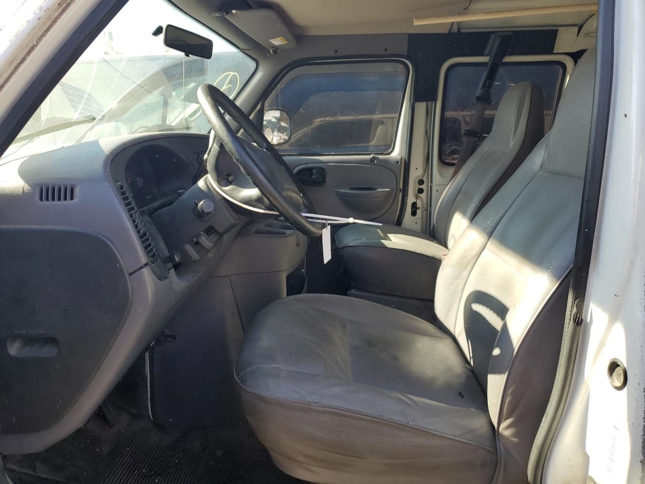 2000 Dodge Ram Van 15 VIN: 2B7HB11X8YK169739 Lot: 82319425