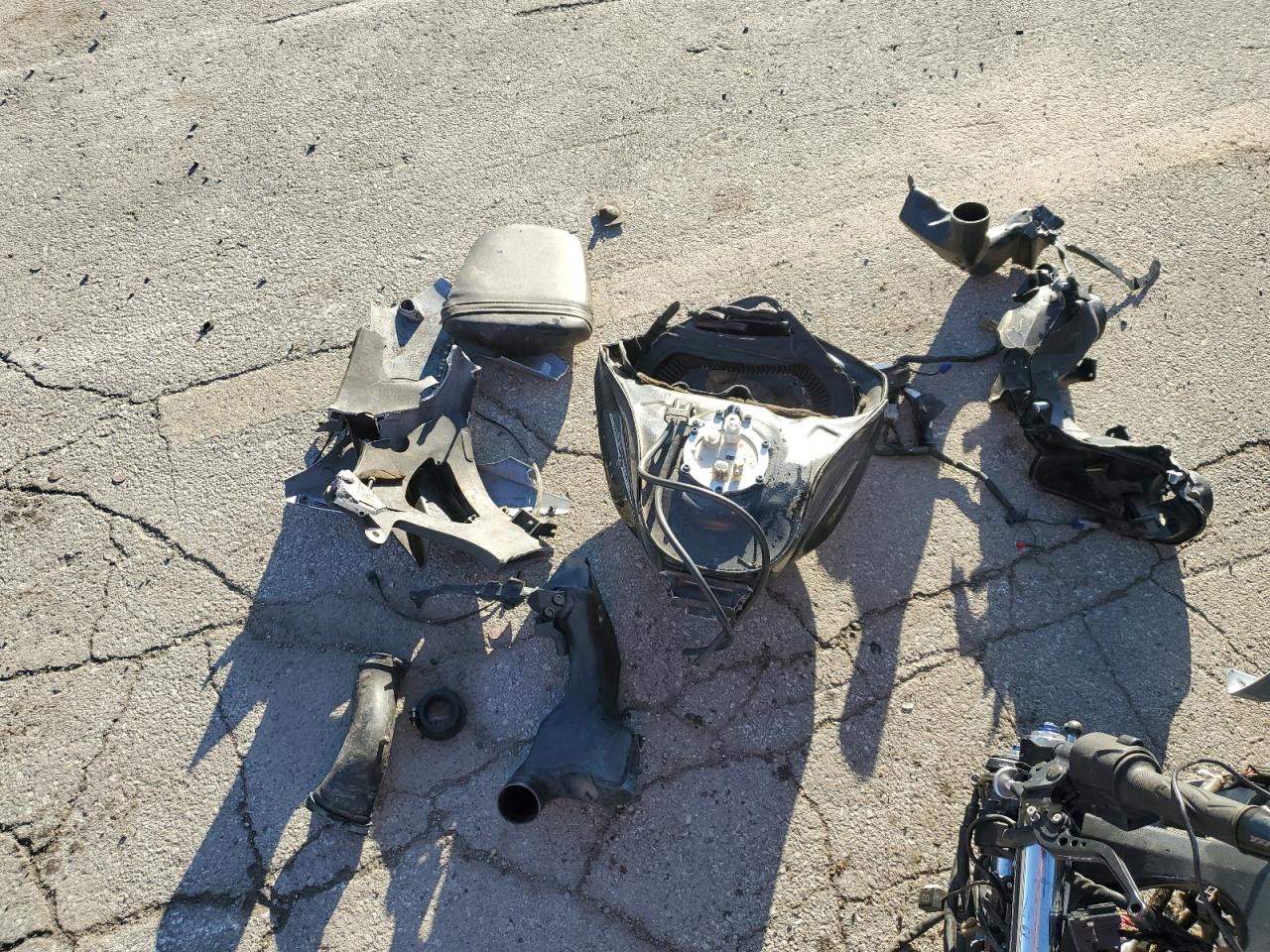 2003 Yamaha Yzfr6 L VIN: JYARJ06E43A001363 Lot: 92571885