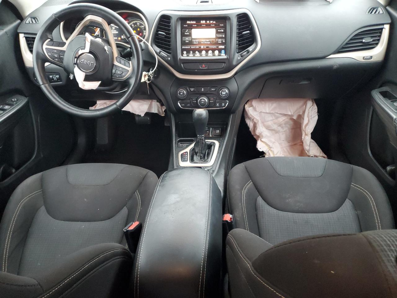 2016 Jeep Cherokee Latitude VIN: 1C4PJLCB1GW113585 Lot: 92103845