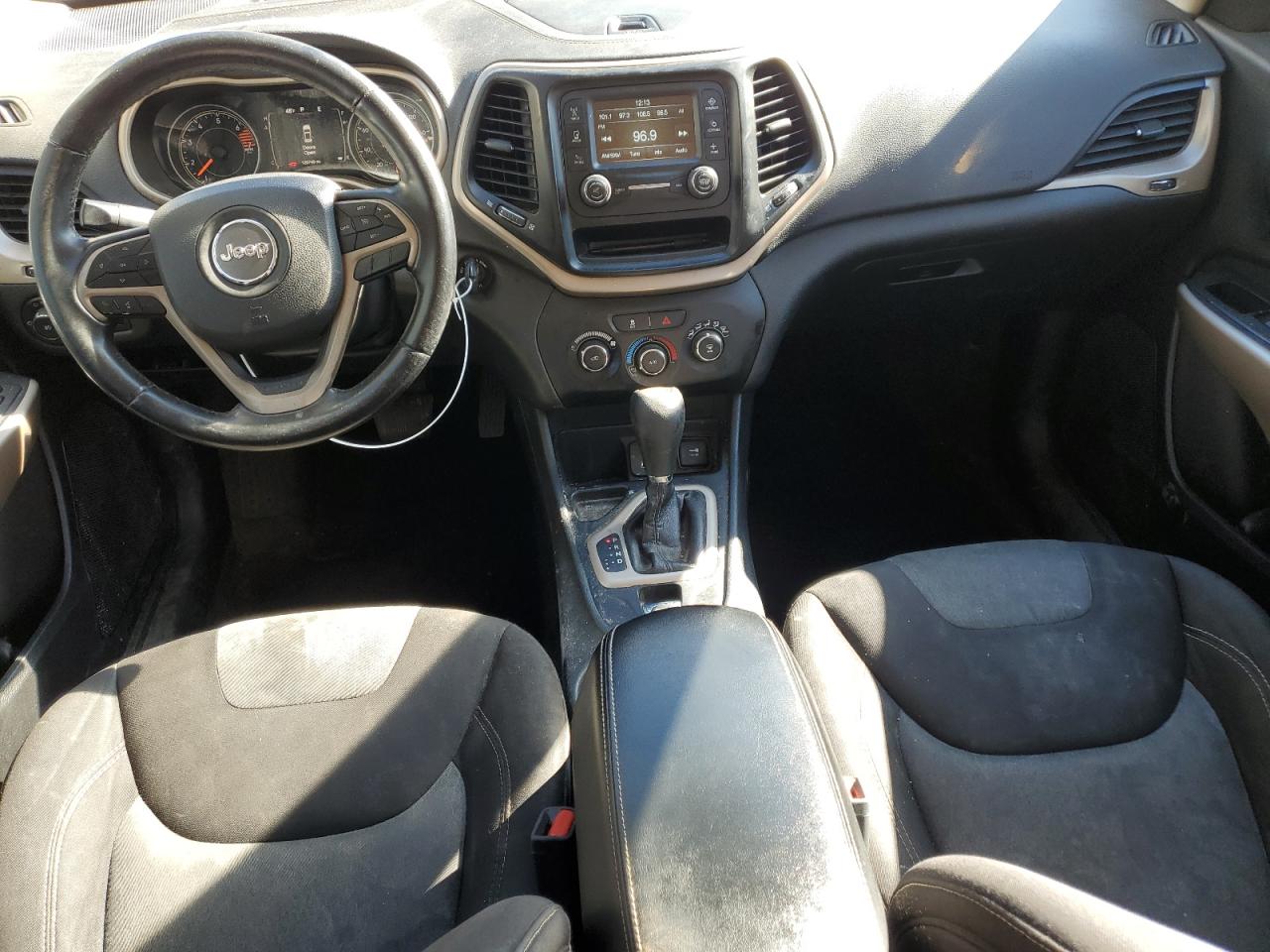 2018 Jeep Cherokee Latitude VIN: 1C4PJLCB0JD573999 Lot: 92042195