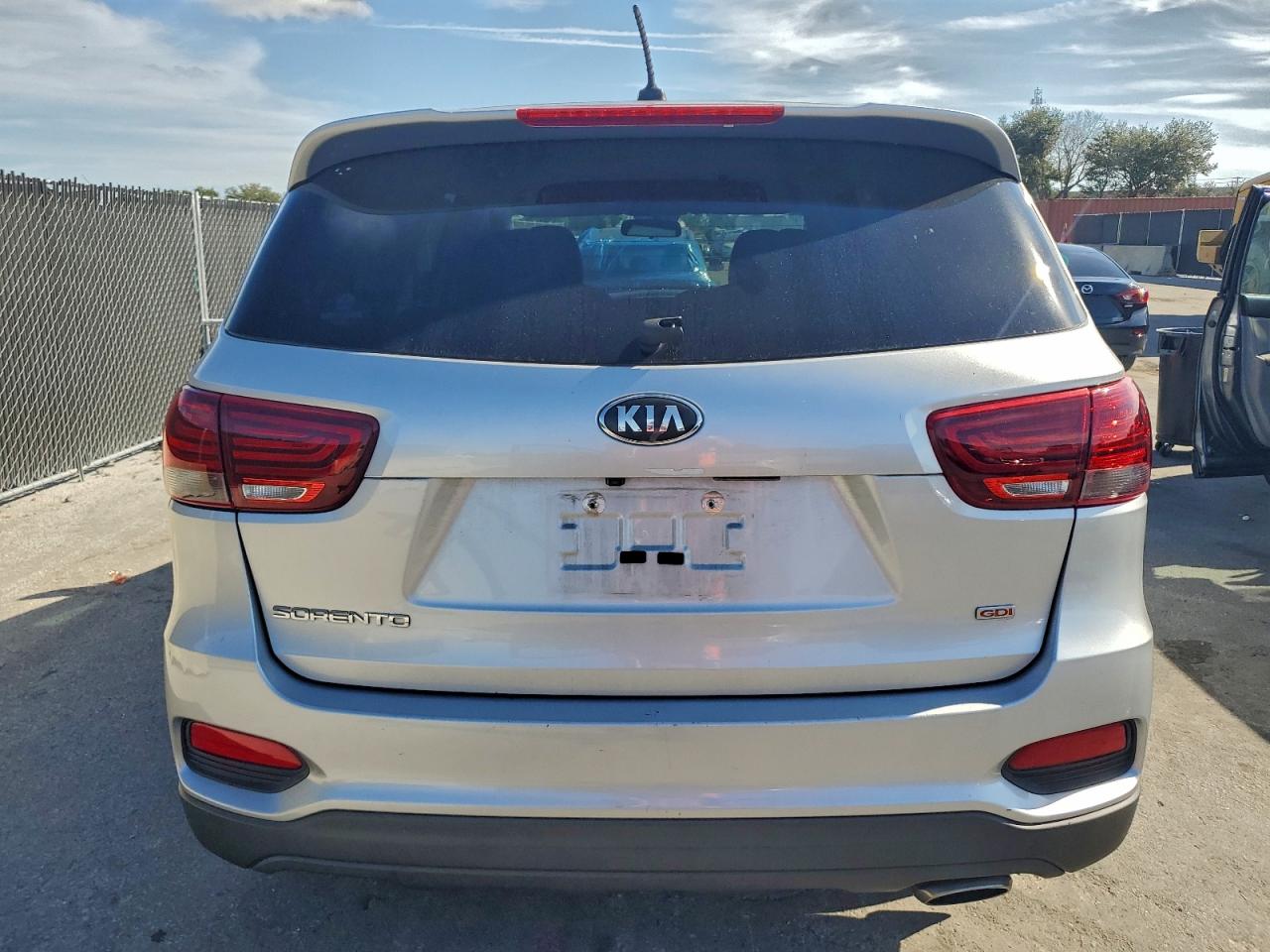 2019 Kia Sorento L VIN: 5XYPG4A3XKG563175 Lot: 94709025