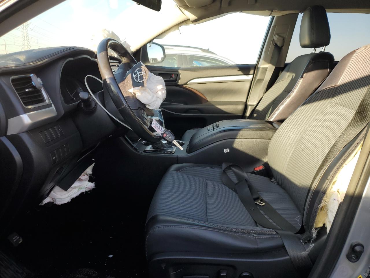 2015 Toyota Highlander Le VIN: 5TDBKRFH6FS154044 Lot: 92873045