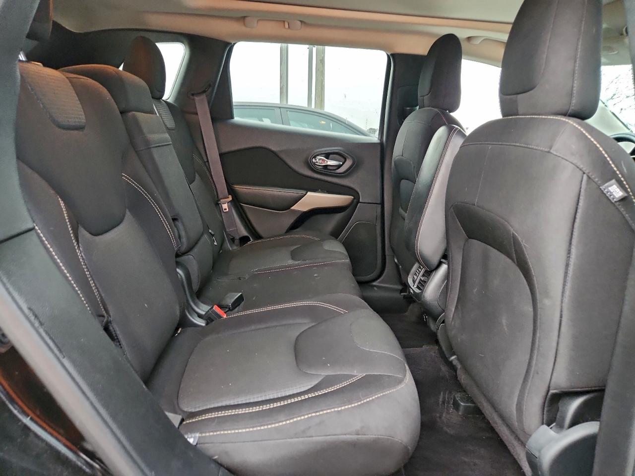 2017 Jeep Cherokee Latitude VIN: 1C4PJMCS2HW631809 Lot: 93407445