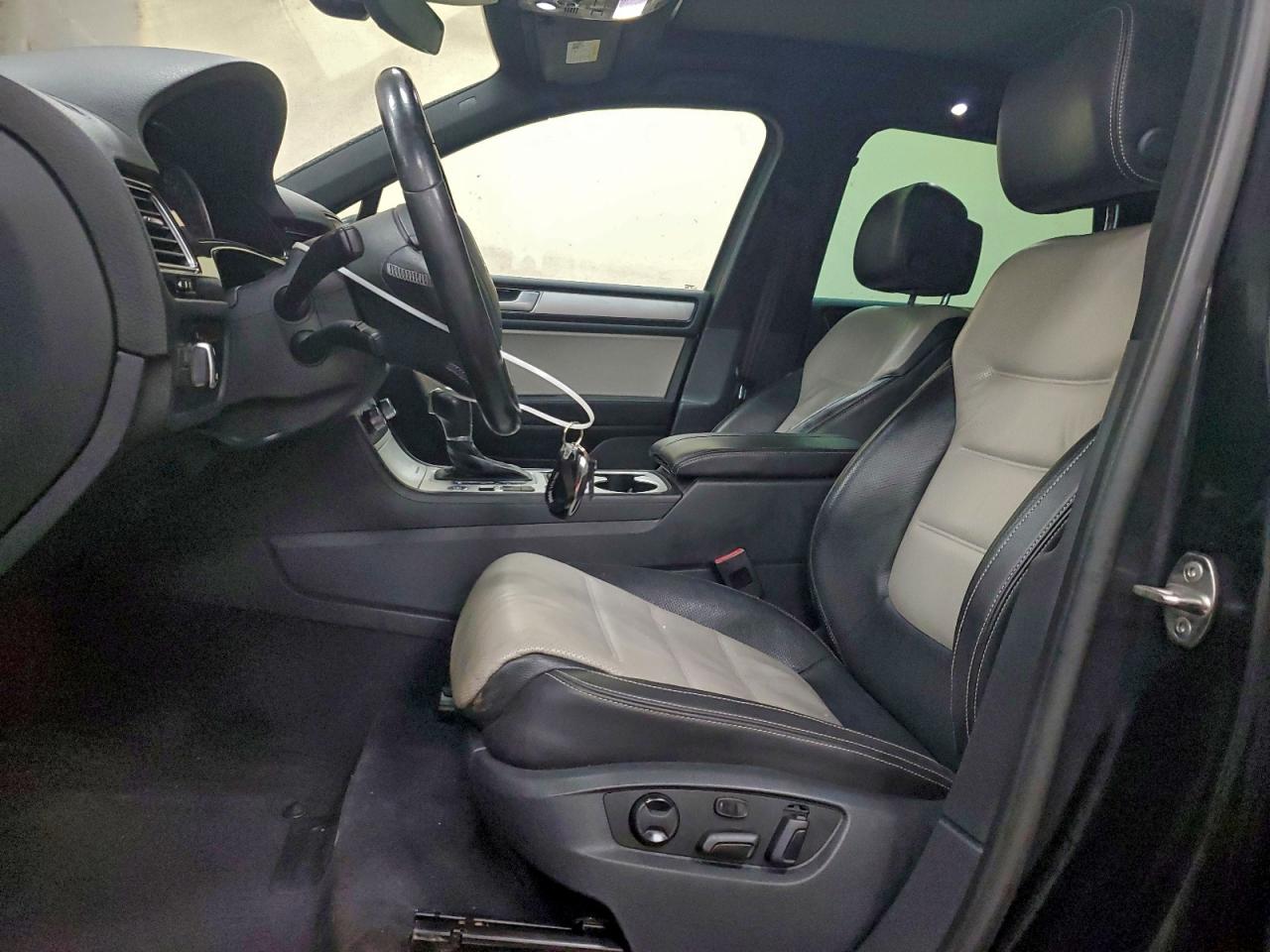 2017 Volkswagen Touareg Wolfsburg VIN: WVGRF7BP9HD003004 Lot: 93638025