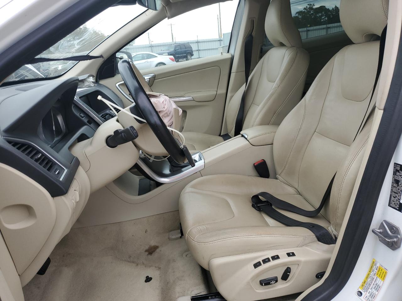 2016 Volvo Xc60 T6 Platinum VIN: YV449MDM6G2781565 Lot: 90800015