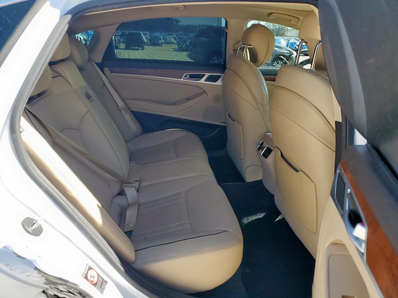 2015 Hyundai Genesis 3.8L VIN: KMHGN4JE2FU042314 Lot: 91927655