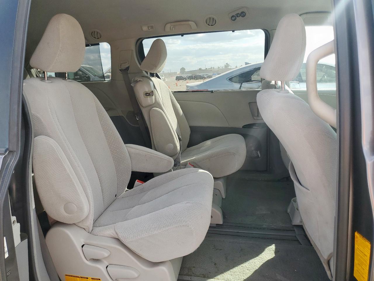 2011 Toyota Sienna Le VIN: 5TDKK3DC5BS073423 Lot: 92431855