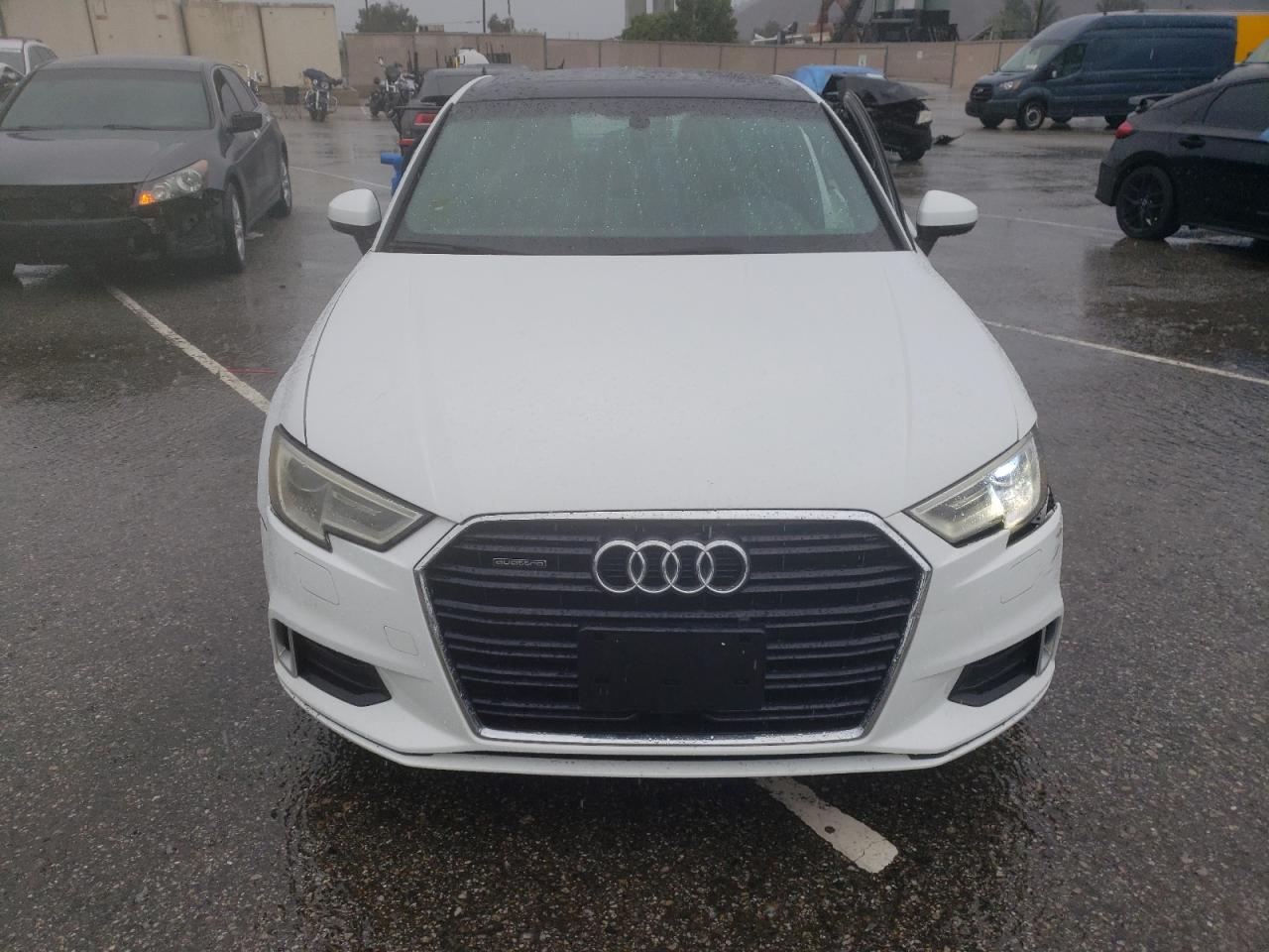 Фото: WAUB8GFF2H1020520