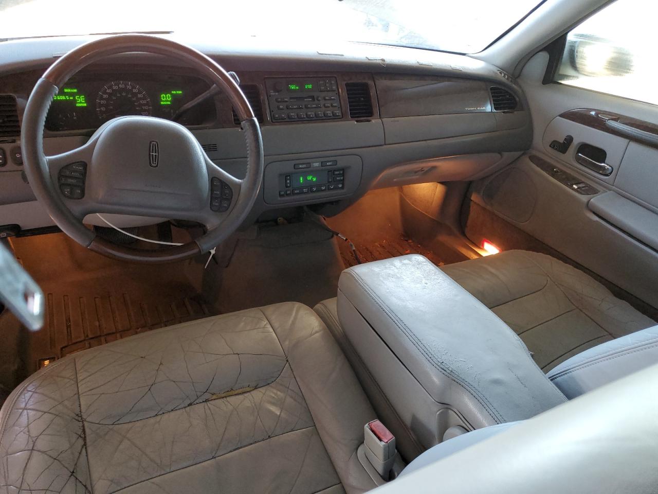 2001 Lincoln Town Car Signature VIN: 1LNHM82W51Y607145 Lot: 91359645