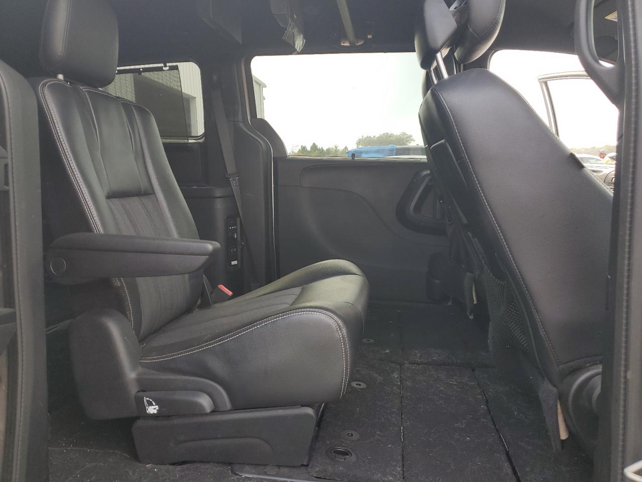 2014 Chrysler Town & Country S VIN: 2C4RC1HG9ER372262 Lot: 91588065