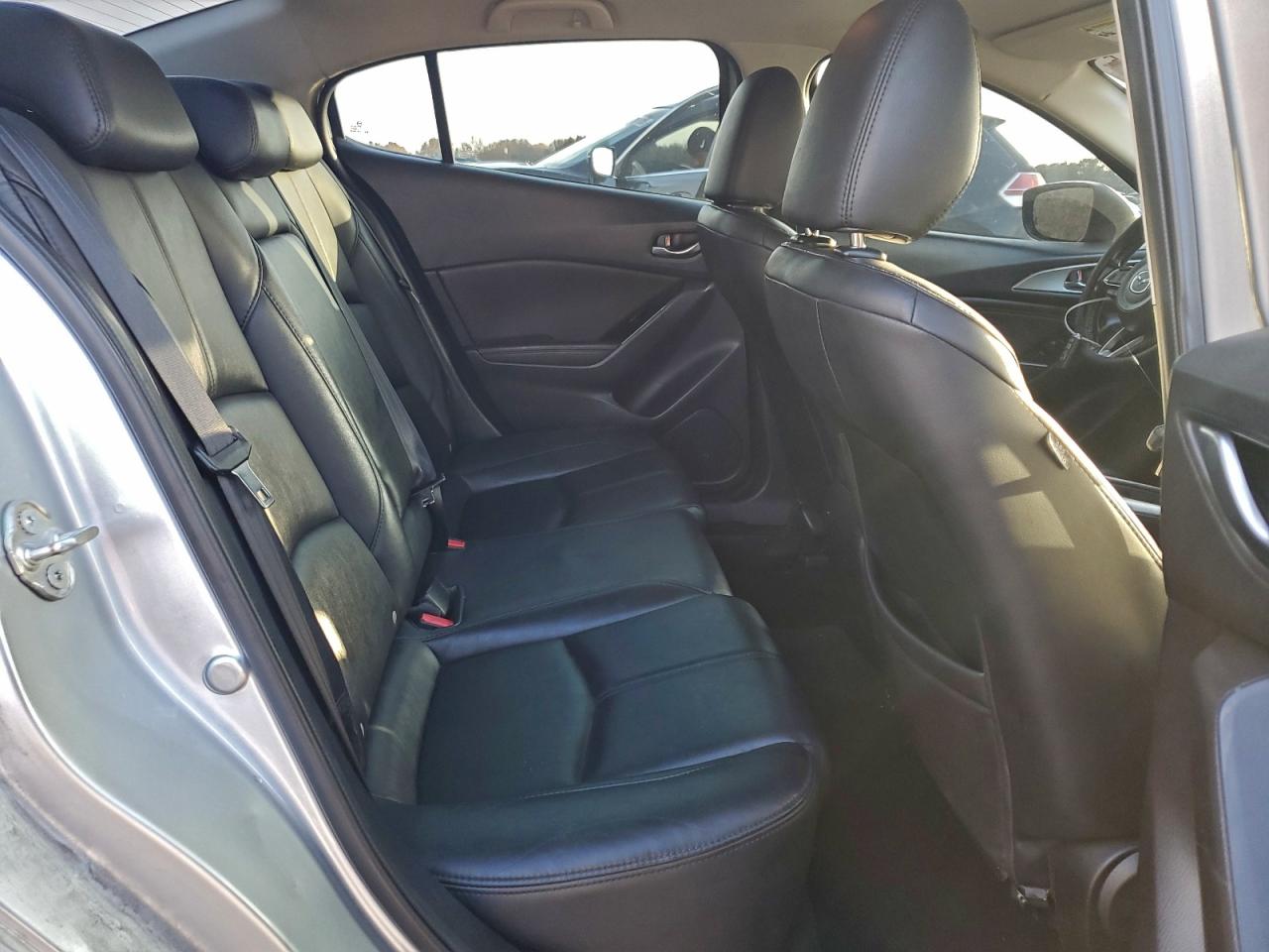 2018 Mazda 3 Touring VIN: 3MZBN1V37JM179233 Lot: 93478655