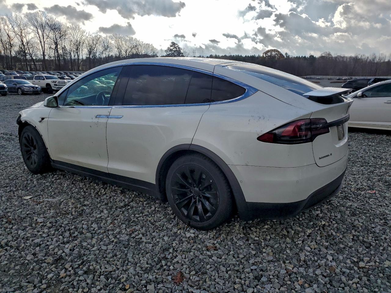 2017 Tesla Model X VIN: 5YJXCBE29HF064370 Lot: 94323105