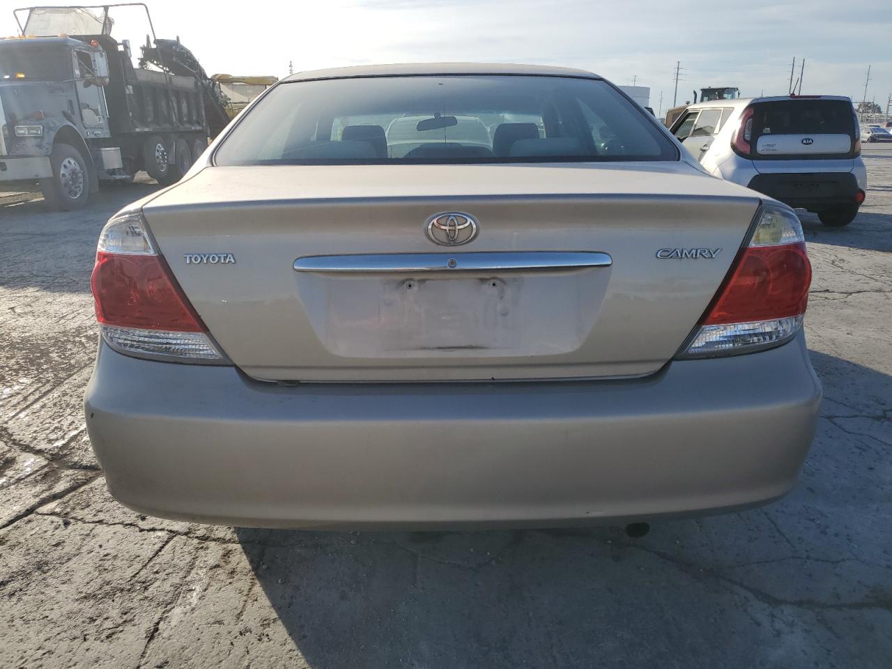 2005 Toyota Camry Le VIN: 4T1BE32K25U584570 Lot: 90754785