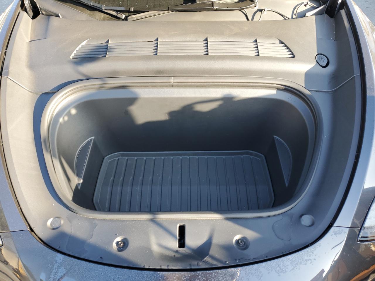 2024 Tesla Model Y VIN: 7SAYGDEF8RF024468 Lot: 91610225