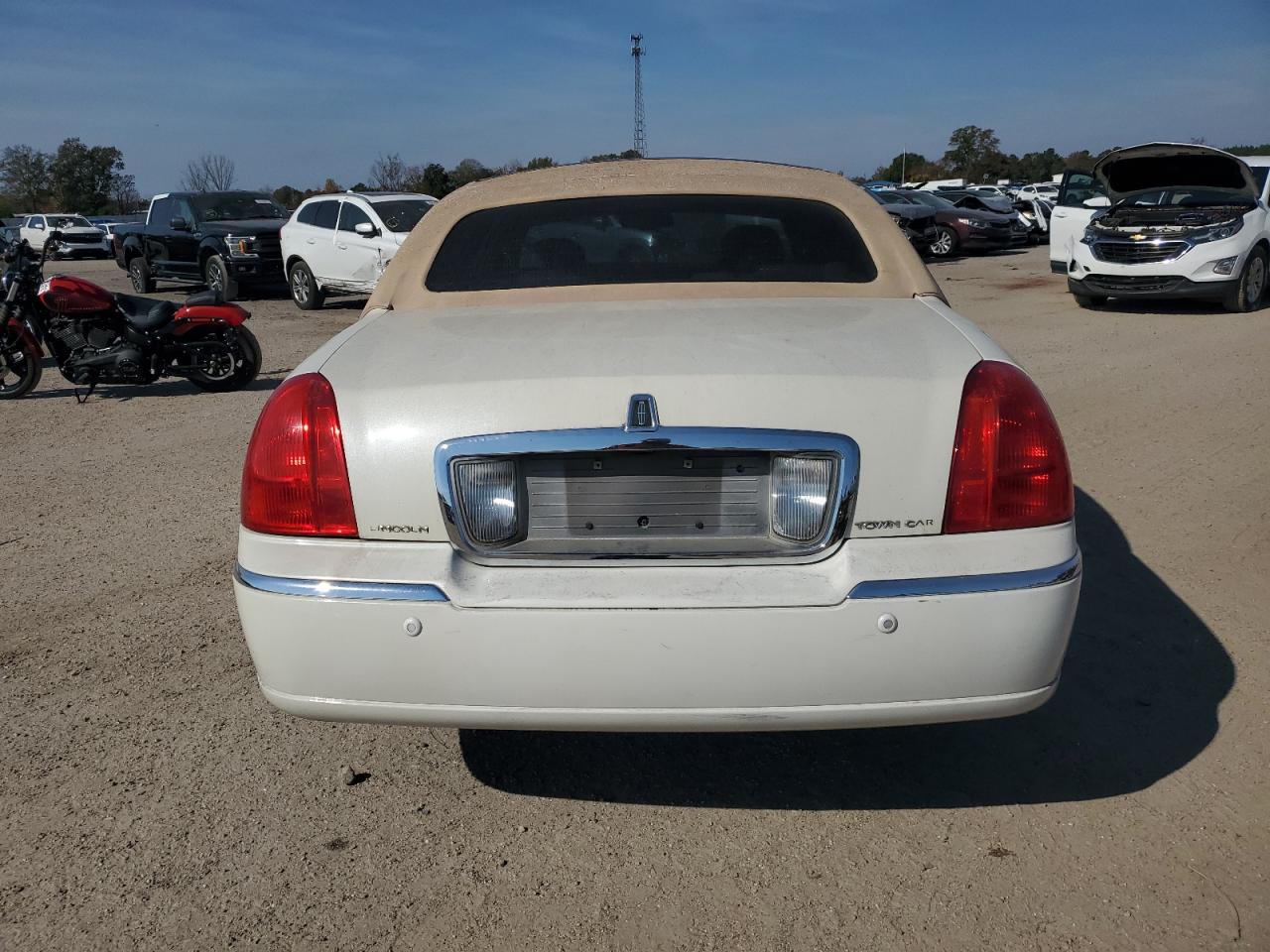 2004 Lincoln Town Car Ultimate VIN: 1LNHM83W84Y640336 Lot: 93532555
