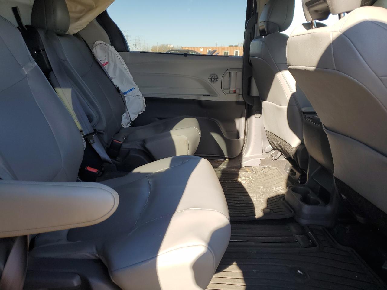 2021 Toyota Sienna Xle VIN: 5TDJRKEC0MS063045 Lot: 92928205