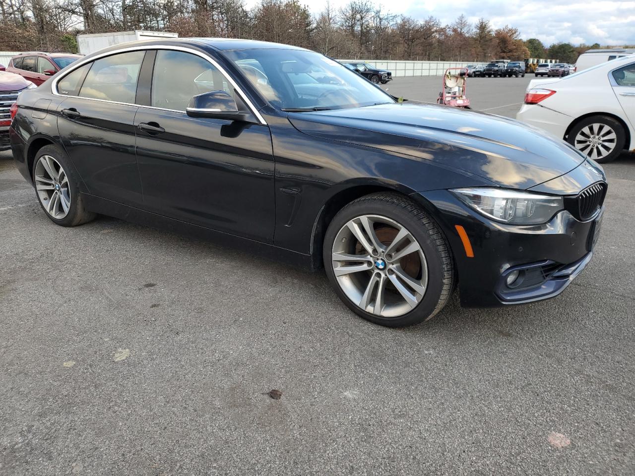 Фото: WBA4J3C54JBG94947