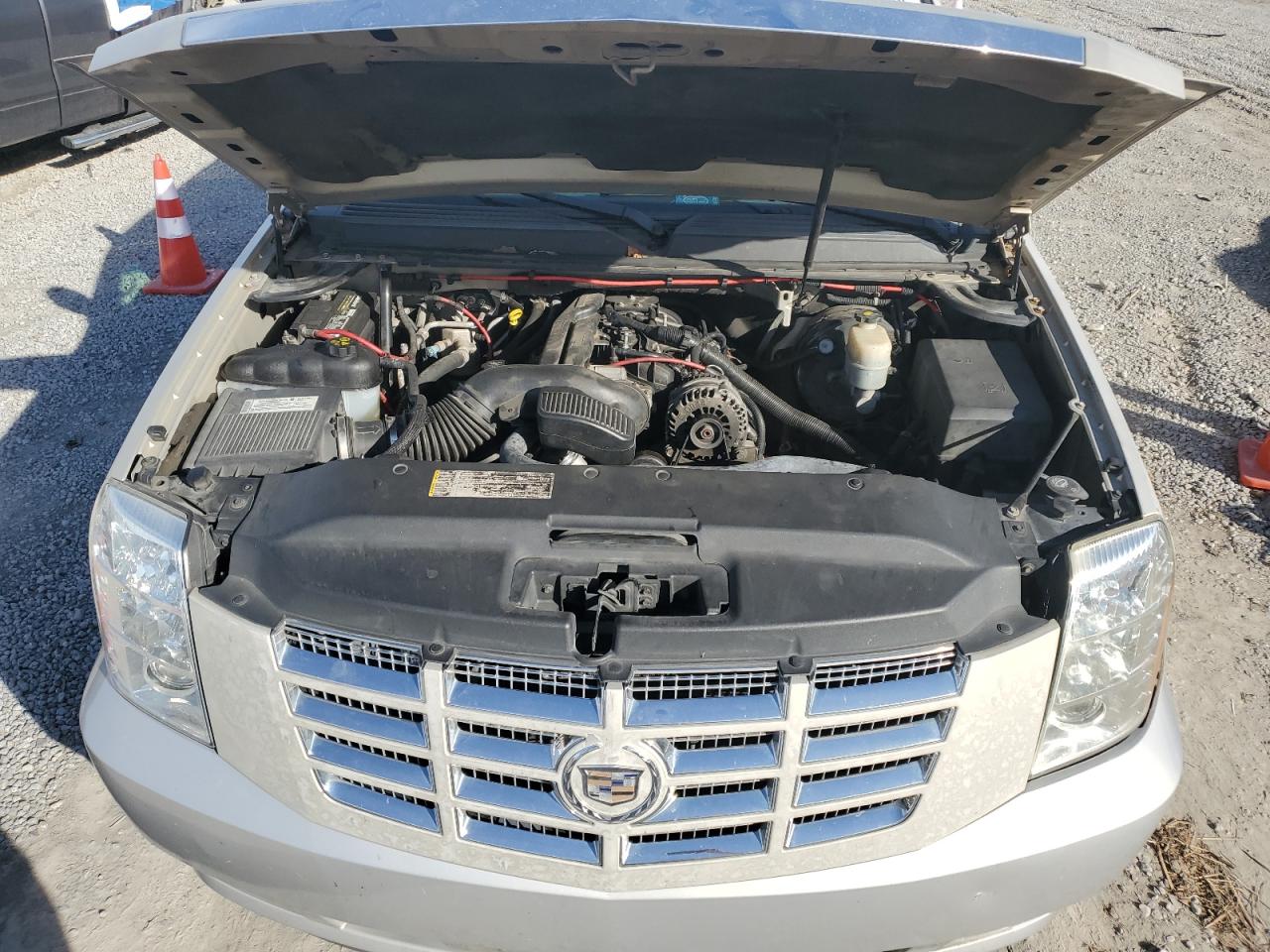 2008 Cadillac Escalade Luxury VIN: 1GYFK63818R252558 Lot: 91353395