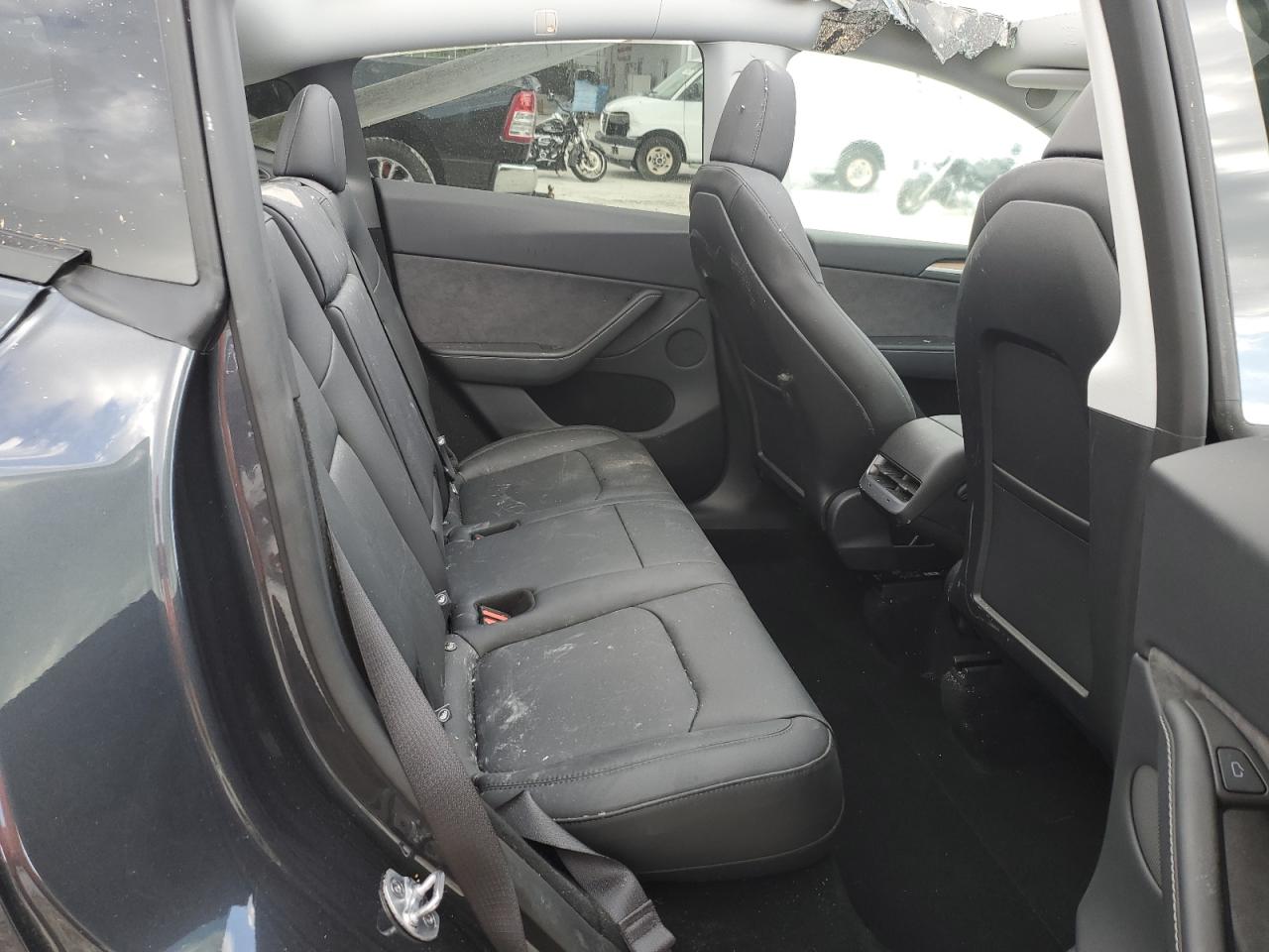 2024 Tesla Model Y VIN: 7SAYGDEF4RA318253 Lot: 93200265