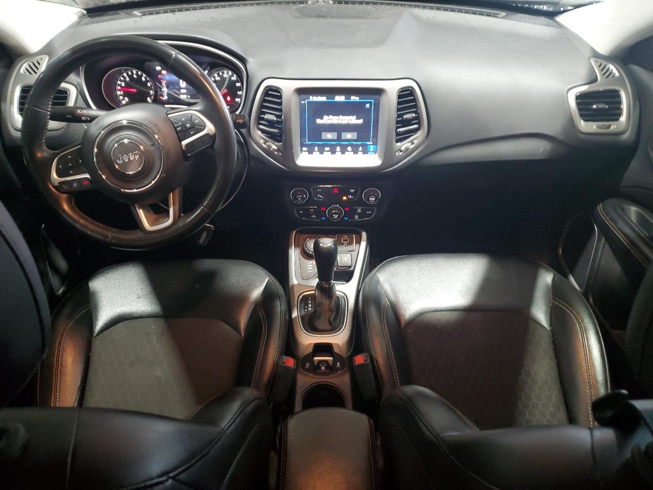 2018 Jeep Compass Latitude VIN: 3C4NJDBB3JT392985 Lot: 91463675