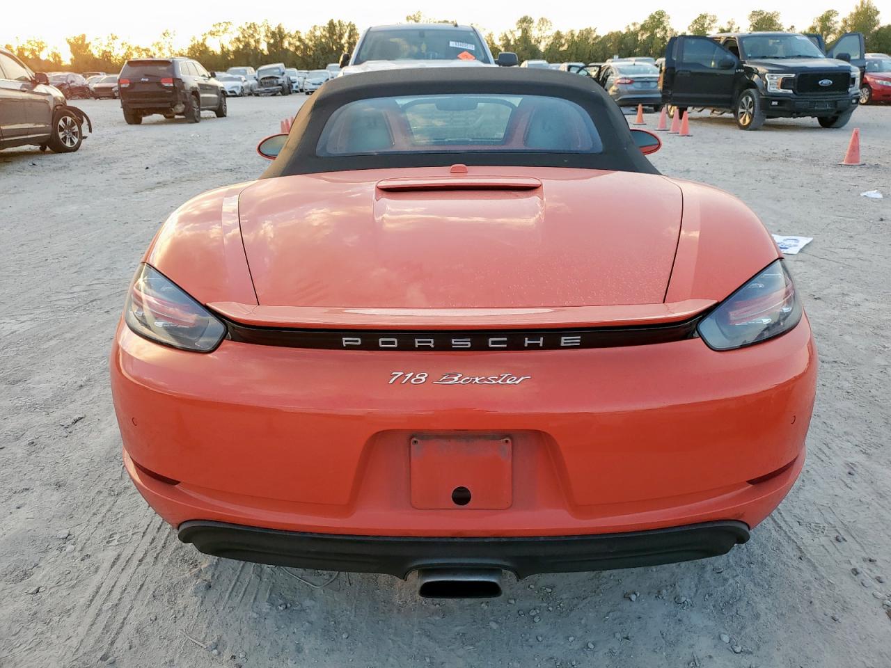 2018 Porsche Boxster VIN: WP0CA2A8XJS210217 Lot: 92883315