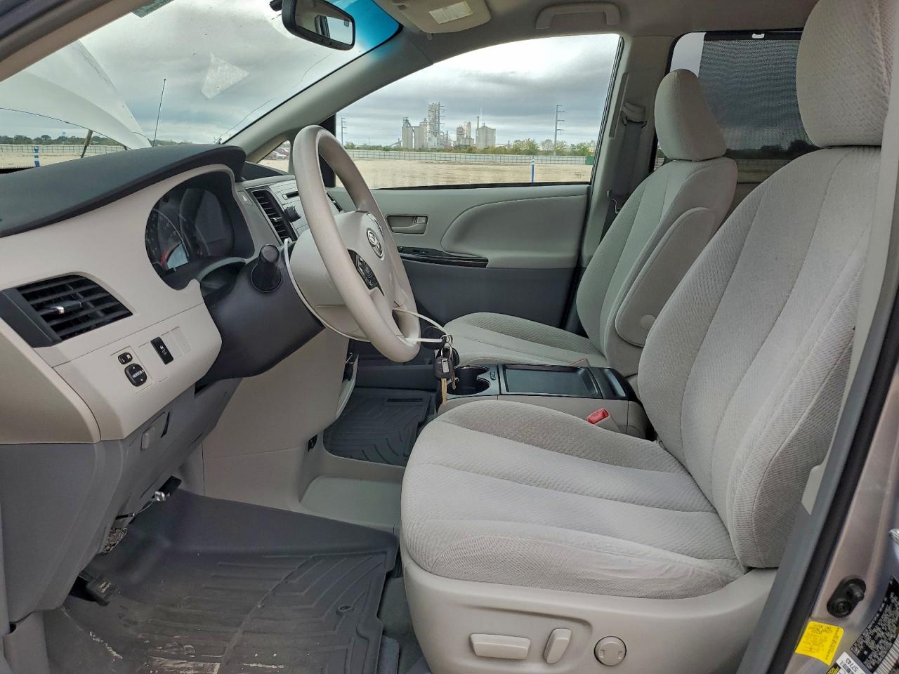 2011 Toyota Sienna Le VIN: 5TDKK3DC3BS172399 Lot: 93829155