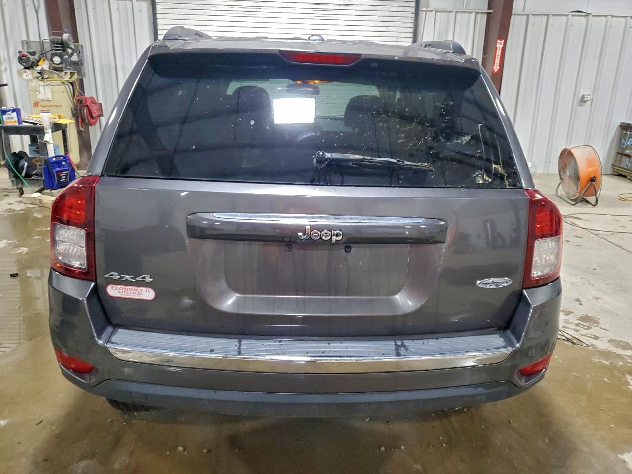 2016 Jeep Compass Latitude VIN: 1C4NJDEB5GD740327 Lot: 94360035