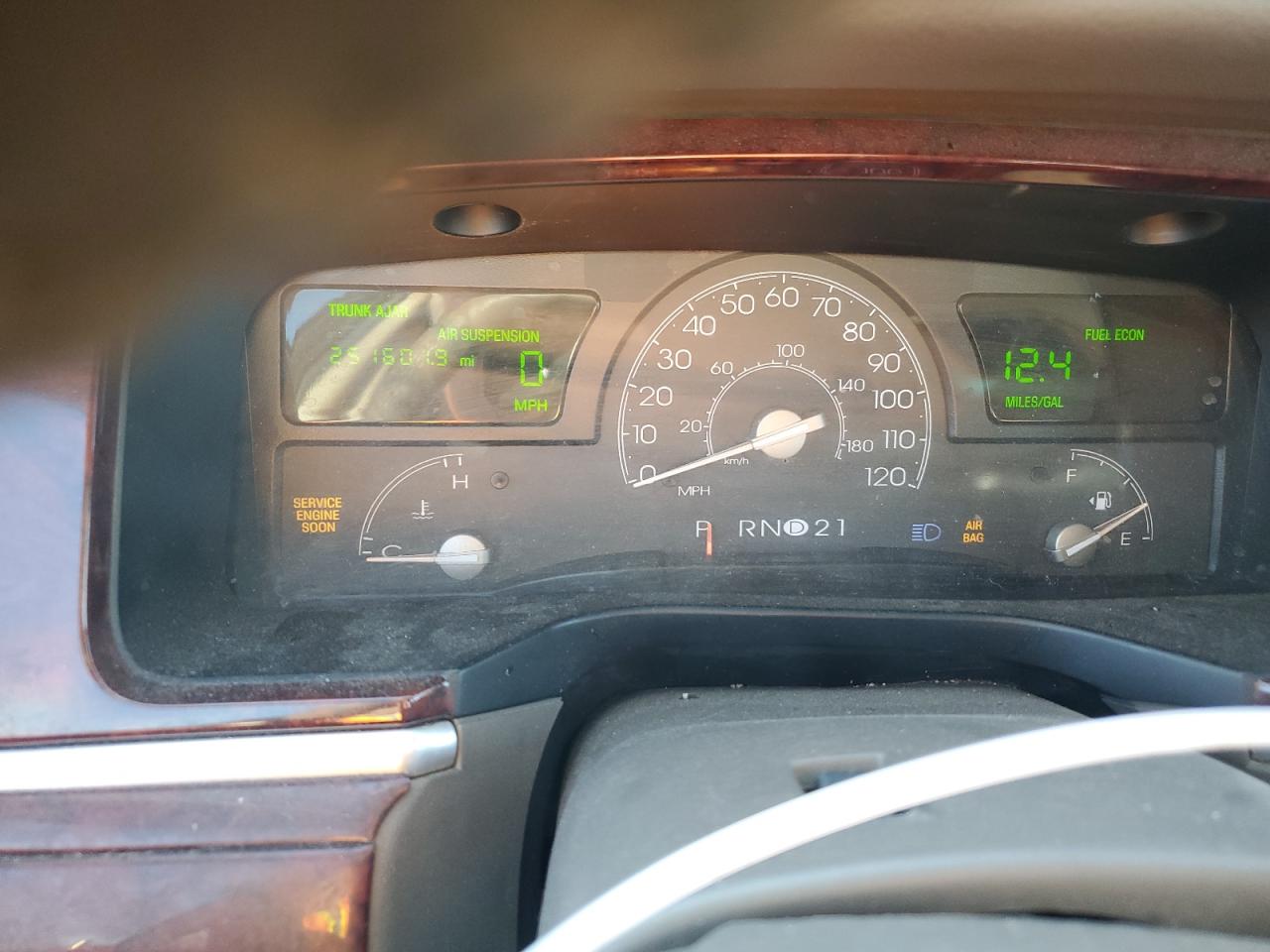 2005 Lincoln Town Car Signature VIN: 1LNHM81W25Y670839 Lot: 85403675