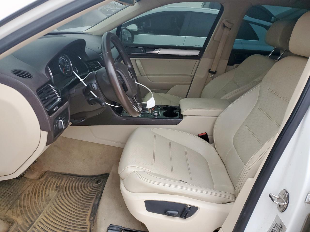 2016 Volkswagen Touareg Sport VIN: WVGEF9BP9GD000516 Lot: 92743305