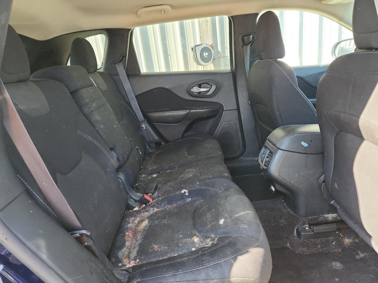 2016 Jeep Cherokee Latitude VIN: 1C4PJLCBXGW233949 Lot: 91675755