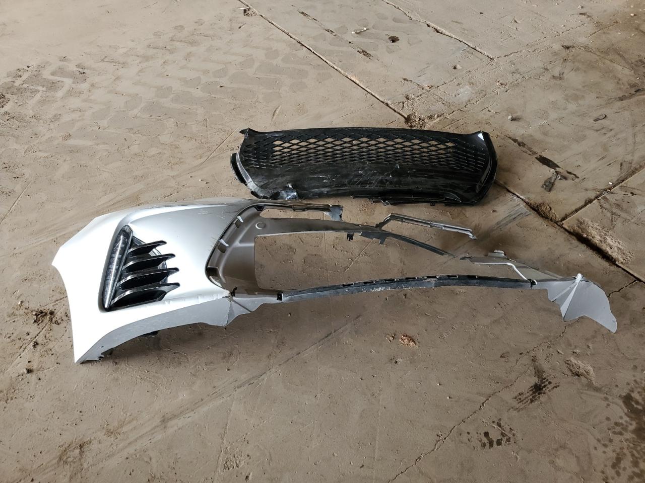 2018 Toyota Corolla L VIN: 2T1BURHE4JC110767 Lot: 93520645