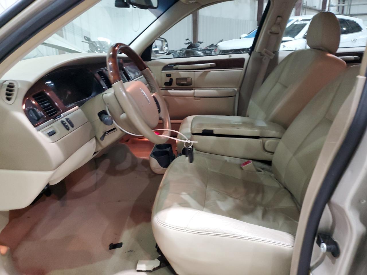 2009 Lincoln Town Car Signature Limited VIN: 2LNHM82V79X619400 Lot: 92168005